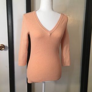 Orange/peach ribbed v-neck 3/4 sleeve shirt